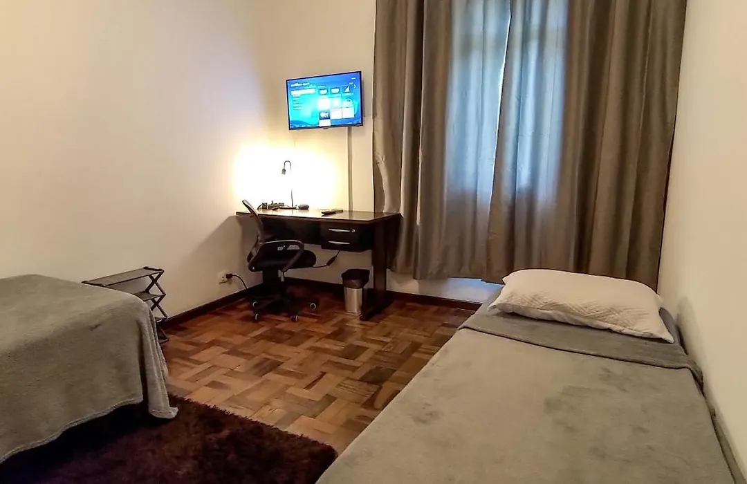 Quarto da Fê, central, perto de tudo o que você precisa!-1