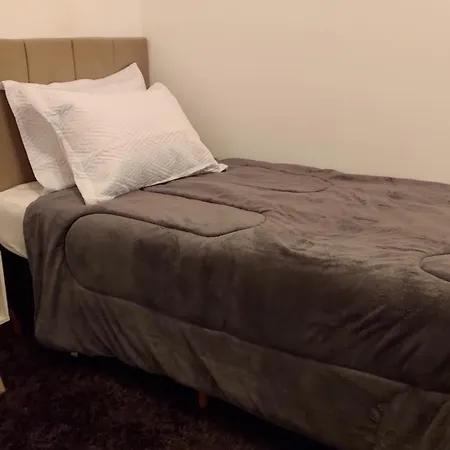 Quarto da Fê, central, perto de tudo o que você precisa!-2