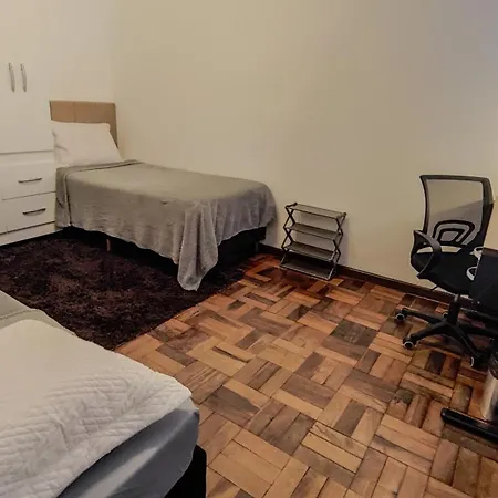 Quarto da Fê, central, perto de tudo o que você precisa!-3